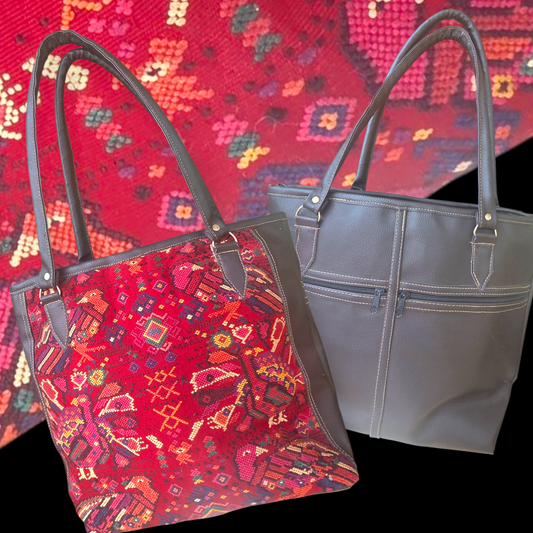 Bags Grandes with two handlers